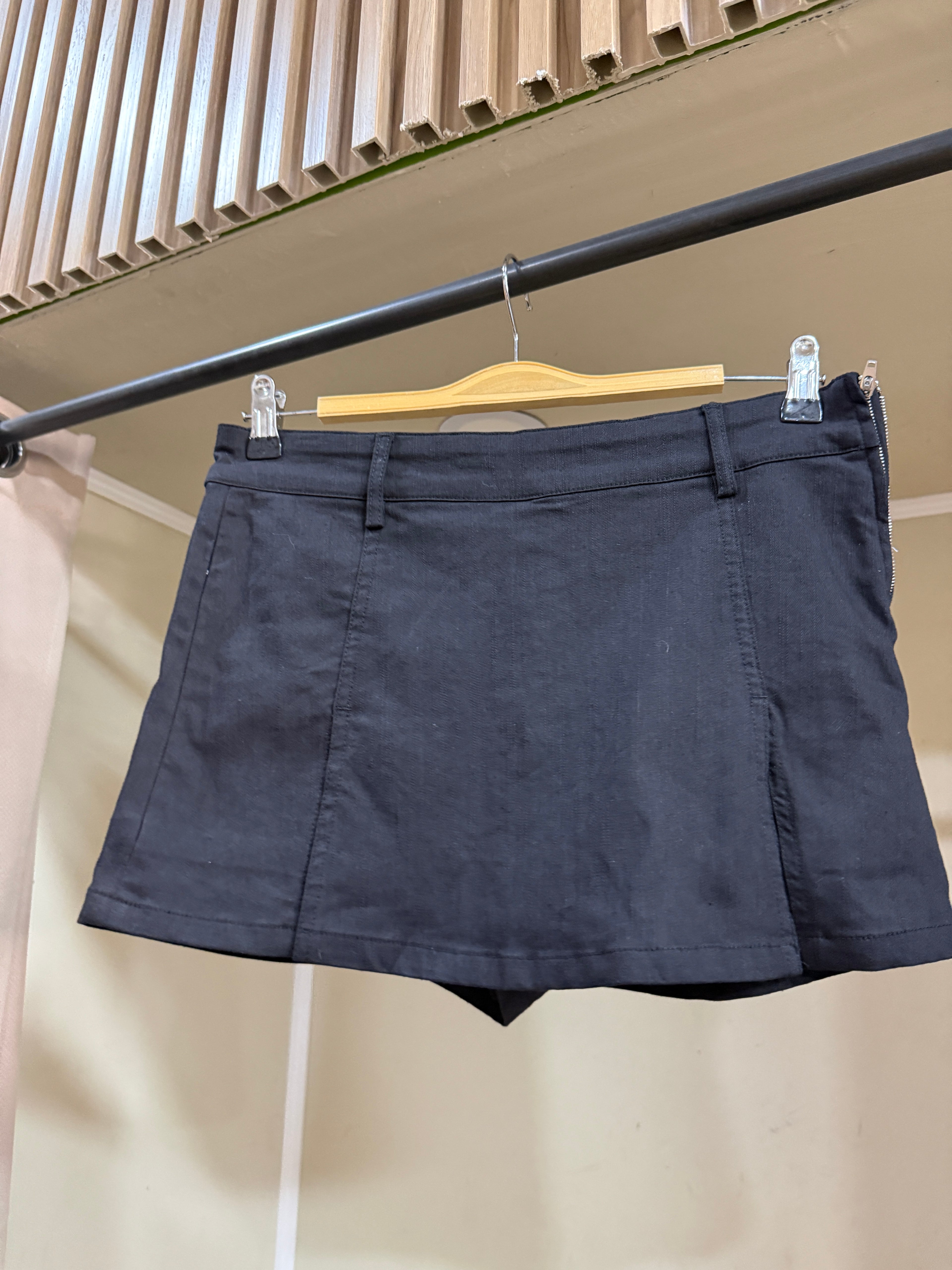 Falda short gabardina