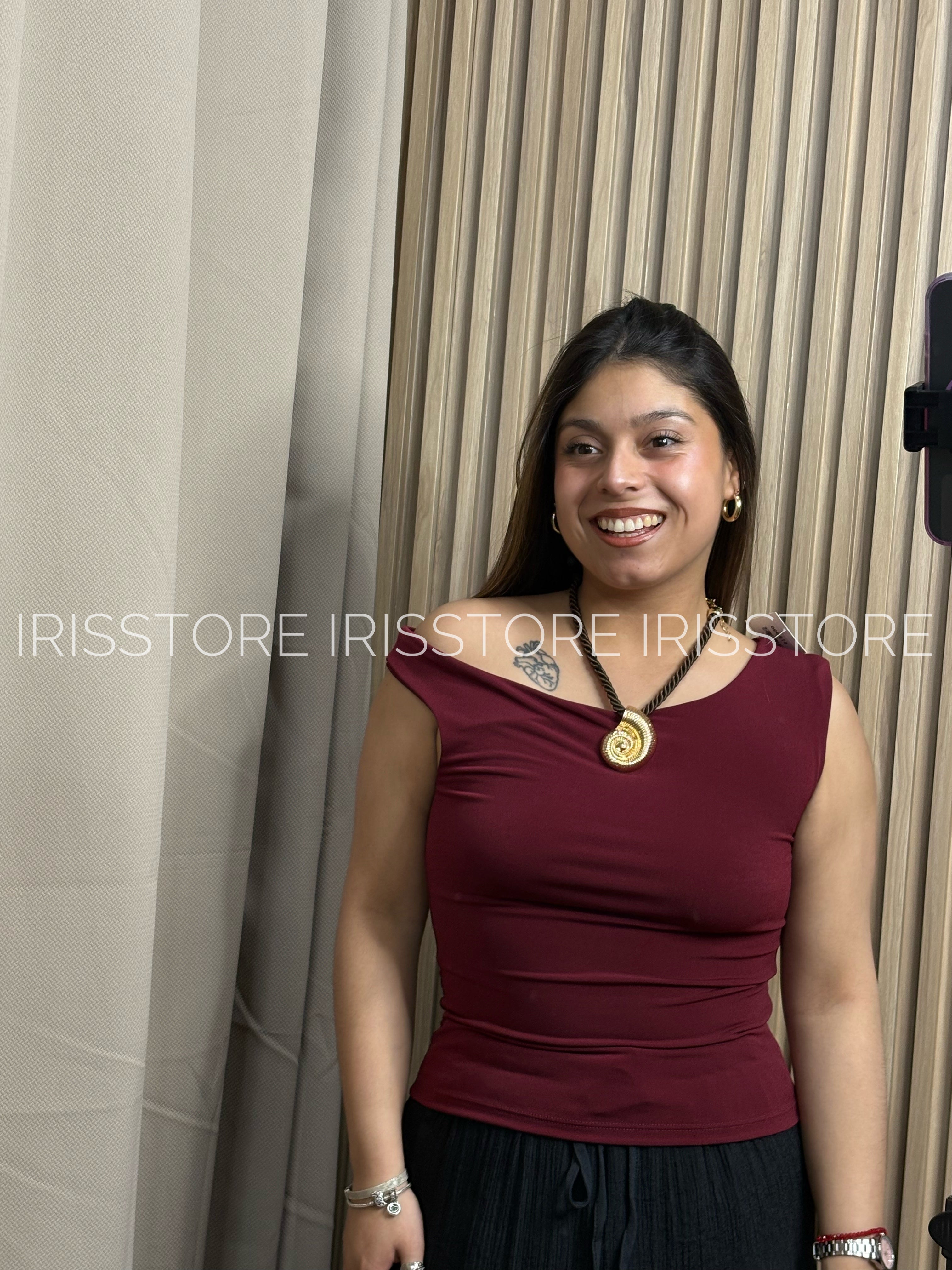 Top asimetrico doble tela